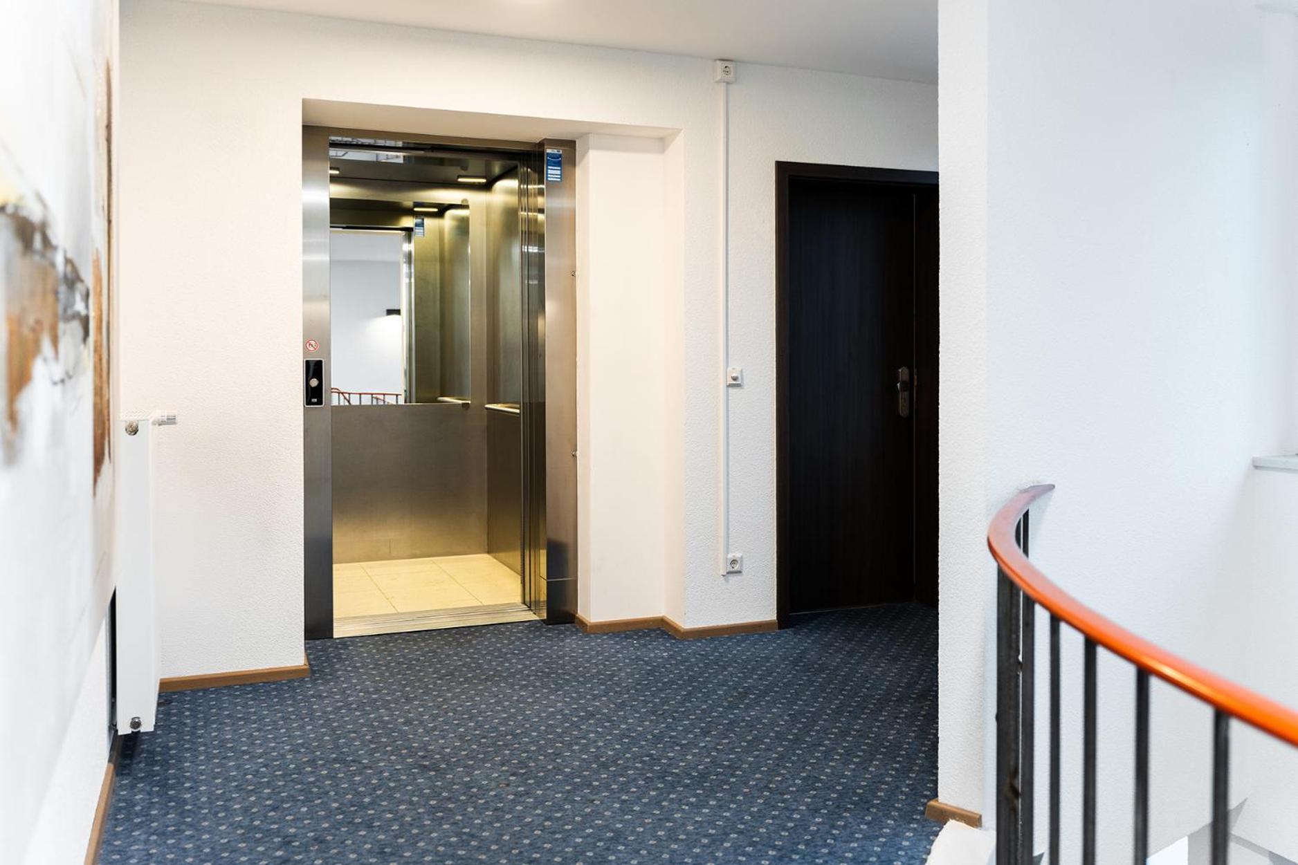 Hotel Vier Jahreszeiten Therme & Kliniken Bad Krozingen Naehe Freiburg & Schwarzwald Ideal Fuer Wellness Kur & Business Ausfluege 24H Check In- Wlan & Parken Gratis Exterior photo