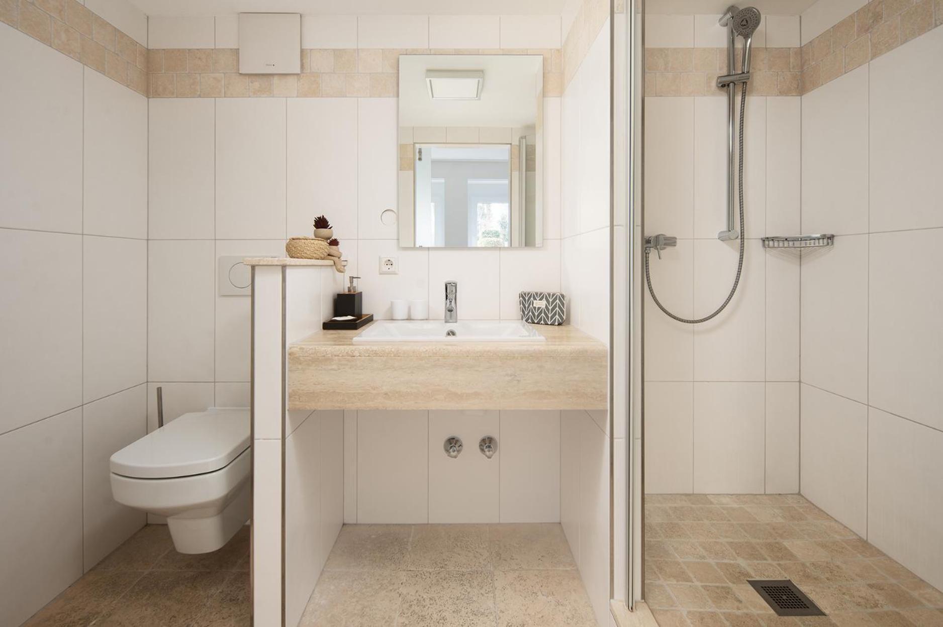 Hotel Vier Jahreszeiten Therme & Kliniken Bad Krozingen Naehe Freiburg & Schwarzwald Ideal Fuer Wellness Kur & Business Ausfluege 24H Check In- Wlan & Parken Gratis Exterior photo